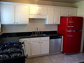 Great Location! Well Maintained Home in Phoenix, AZ (Photo 3 of 10)