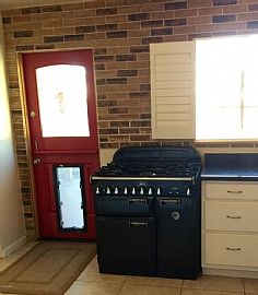 Great Location! Well Maintained Home in Phoenix, AZ (Photo 5 of 10)