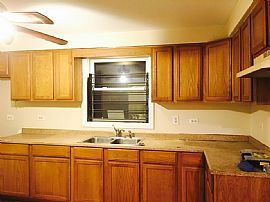  Immaculate 3-Bedroom, 2-Bath Home. Beautiful in Chicago, IL (Photo 3 of 9)