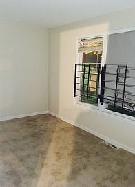  Immaculate 3-Bedroom, 2-Bath Home. Beautiful in Chicago, IL (Photo 6 of 9)