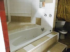  Immaculate 3-Bedroom, 2-Bath Home. Beautiful in Chicago, IL (Photo 7 of 9)