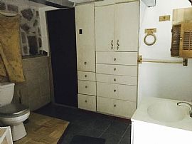  Immaculate 3-Bedroom, 2-Bath Home. Beautiful in Chicago, IL (Photo 8 of 9)