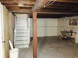  Immaculate 3-Bedroom, 2-Bath Home. Beautiful in Chicago, IL (Photo 9 of 9)