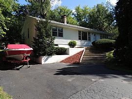 2br/1ba Single Family House2br/1ba Single Family House in Pewaukee, WI