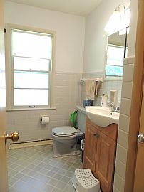 2br/1ba Single Family House2br/1ba Single Family House in Pewaukee, WI (Photo 3 of 8)