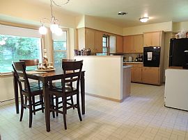 2br/1ba Single Family House2br/1ba Single Family House in Pewaukee, WI (Photo 6 of 8)