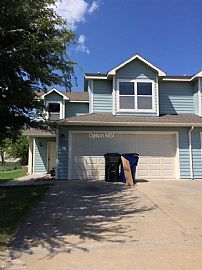 Spacious Unit with Vaulted Ceilings ! All Kitchen Appliances in Lawrence, KS