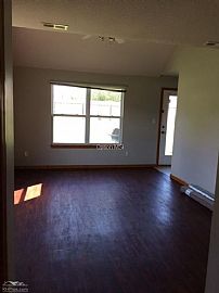  Spacious Unit with Vaulted Ceilings ! All Kitchen Appliances in Lawrence, KS (Photo 3 of 9)