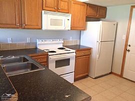  Spacious Unit with Vaulted Ceilings ! All Kitchen Appliances in Lawrence, KS (Photo 4 of 9)