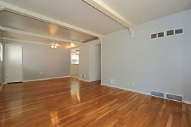 3 Bedroom, 1 Bathroom Home Is Located in Riverview  in Saint Louis, MO (Photo 3 of 10)