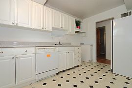 3 Bedroom, 1 Bathroom Home Is Located in Riverview  in Saint Louis, MO (Photo 6 of 10)