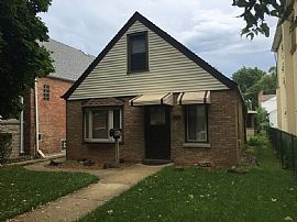 Cozy 1.5 Story House in Quiet, Residential Neighborhood  in Chicago, IL