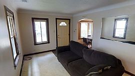 Cozy 1.5 Story House in Quiet, Residential Neighborhood  in Chicago, IL (Photo 2 of 11)