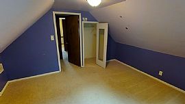 Cozy 1.5 Story House in Quiet, Residential Neighborhood  in Chicago, IL (Photo 9 of 11)