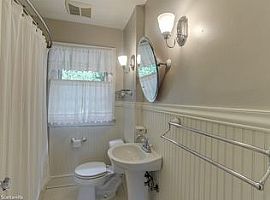  Home Has Three Bedrooms and 1.5 Bathrooms in Portland, OR (Photo 5 of 5)