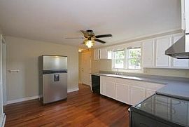 980 Square Foot Single Family Home Has 2 Bedrooms and 1.0 Bathr in Portland, ME (Photo 2 of 5)