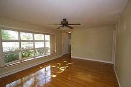 980 Square Foot Single Family Home Has 2 Bedrooms and 1.0 Bathr in Portland, ME (Photo 3 of 5)