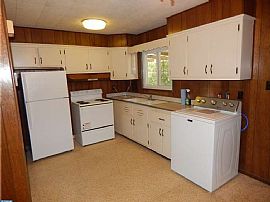 3 Br / 1 Ba Ranch with Eat in Kitchen and Rear Family Room  in Dover, DE (Photo 7 of 10)