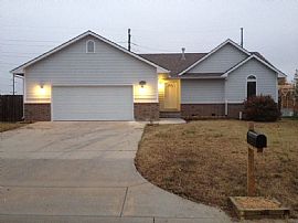 Cactus Has a Large Master Bedroom with a Walk in Closet in Wichita, KS