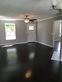 Beautifully Renovated 3 Bed/2 Bath in Huntsville, AL (Photo 3 of 6)
