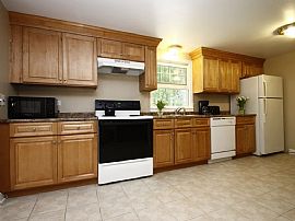 Lovely 3 Bed Home in New Canaan, CT (Photo 2 of 6)