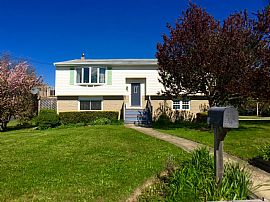 Very Spacious Raised Ranch in Great Location Next to Narraganse in Middletown, RI