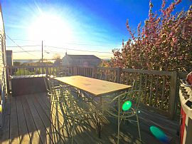 Very Spacious Raised Ranch in Great Location Next to Narraganse in Middletown, RI (Photo 6 of 6)