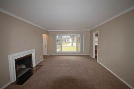  Cute and Spacious 3 Bedroom Single Family Home in Grand Rapids, MI (Photo 2 of 11)