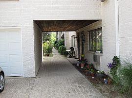 2 Bedroom/2.5 Bath Duplex in Port Washington, NY (Photo 3 of 3)