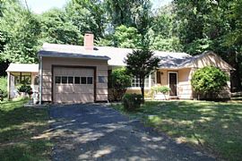 3 Juniper Cir, Trumbull, Ct 06611 in Trumbull, CT
