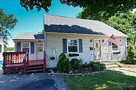 Exceptional 4 Br, 2bath Home in Cranston, RI