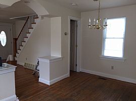 Exceptional 4 Br, 2bath Home in Cranston, RI (Photo 4 of 8)