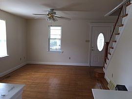 Exceptional 4 Br, 2bath Home in Cranston, RI (Photo 5 of 8)