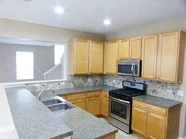 4 Bed, 2.5 Bath, 2613 Sqft, $1,350 in Bolingbrook, IL (Photo 3 of 12)