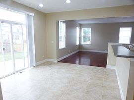 4 Bed, 2.5 Bath, 2613 Sqft, $1,350 in Bolingbrook, IL (Photo 4 of 12)