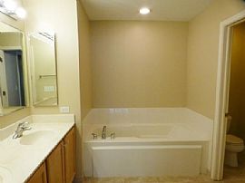 4 Bed, 2.5 Bath, 2613 Sqft, $1,350 in Bolingbrook, IL (Photo 9 of 12)