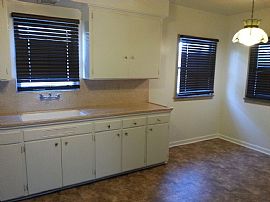 2 Beds 1 Bath  in Fresno, CA (Photo 3 of 12)