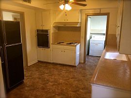 2 Beds 1 Bath  in Fresno, CA (Photo 4 of 12)
