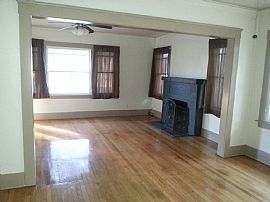 2 Beds 1 Bath  in Fresno, CA (Photo 5 of 12)