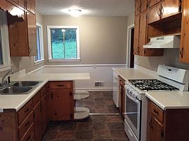 Looking For a True 3 Bedroom Home, with Nice Space and Great Lo in Birmingham, AL (Photo 3 of 7)