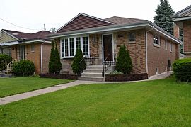  Very Well Maintained 3 Bedroom Brick Ranch House on Quiet Side in Chicago, IL