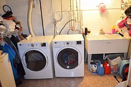  Very Well Maintained 3 Bedroom Brick Ranch House on Quiet Side in Chicago, IL (Photo 5 of 5)