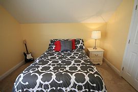 Large Colonial 4 Bedroom, 3.5 Baths in Danbury, CT (Photo 11 of 12)