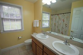 Large Colonial 4 Bedroom, 3.5 Baths in Danbury, CT (Photo 12 of 12)