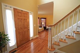 Large Colonial 4 Bedroom, 3.5 Baths in Danbury, CT (Photo 2 of 12)