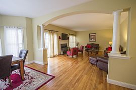 Large Colonial 4 Bedroom, 3.5 Baths in Danbury, CT (Photo 3 of 12)