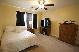 Large Colonial 4 Bedroom, 3.5 Baths in Danbury, CT (Photo 8 of 12)