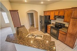 3 Bed, 1880 Sqft, $900 in Bentonville, AR (Photo 3 of 11)