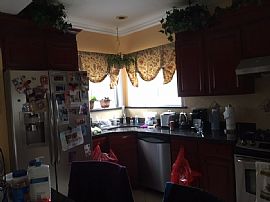 3 Bedroomhome Near 120 Seneca Ave in Staten Island, NY (Photo 7 of 12)