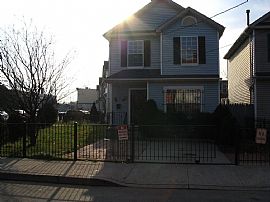3 Bedroom Home Near 73 Myrtle Ave in Jersey City, NJ (Photo 2 of 9)